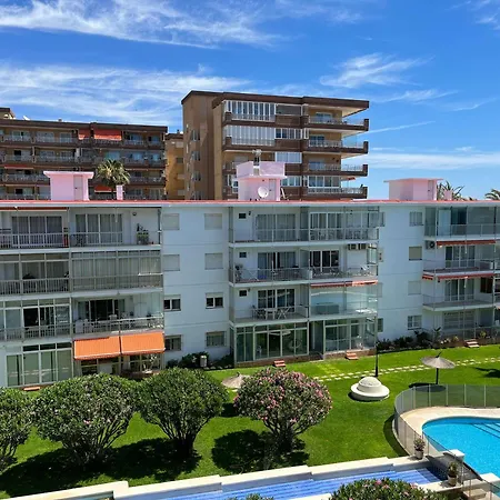 Seafront 2 Balconies Pool & Views Lägenhet *